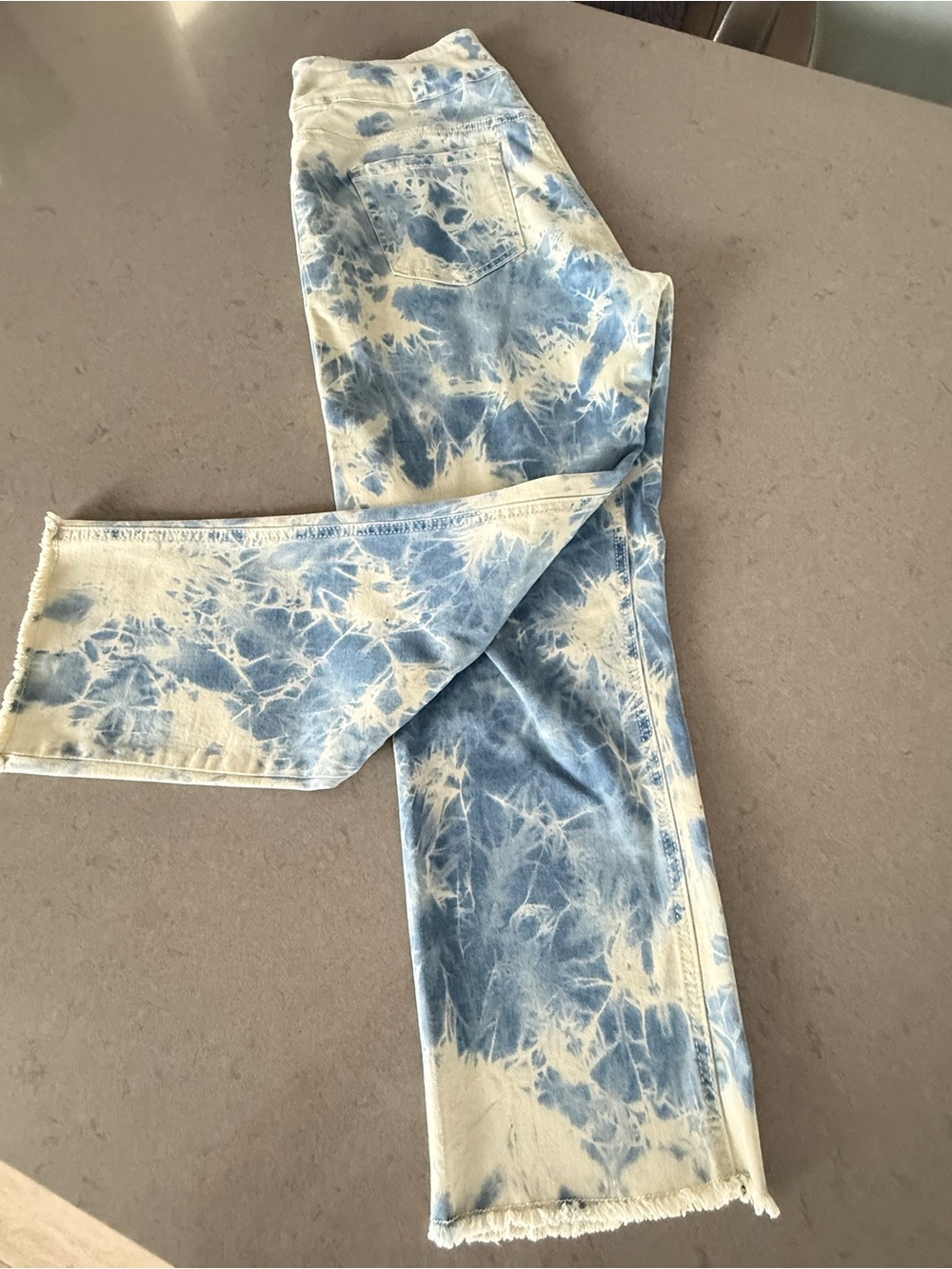 Ethyl Women’s Straight-Leg Tie-Dye Jeans in Blue & White